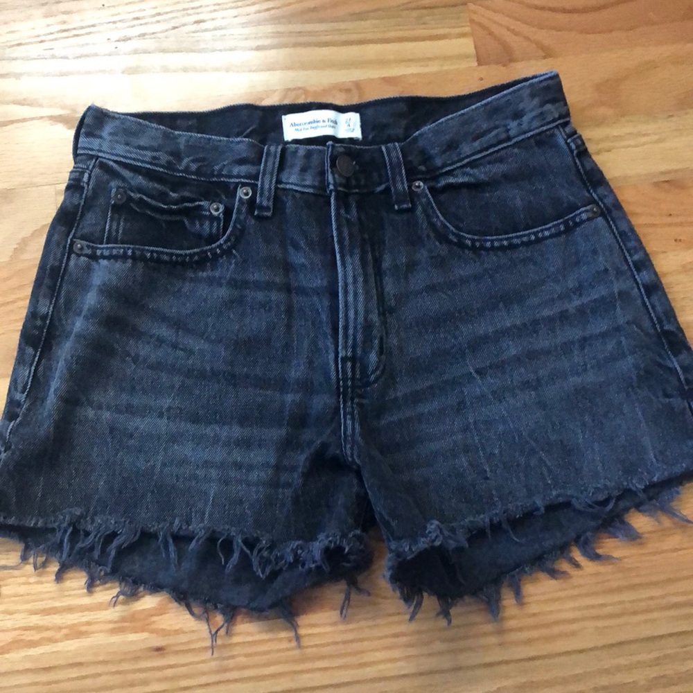 Abercrombie & Fitch Mid Rise Boyfriend Shorts